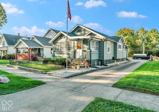 Photo 2 of Single family home for sale at 1308 W Main St, Crawfordsville, IN 47933 | MLS# 22130680 | Listing updated on 2026-10-09