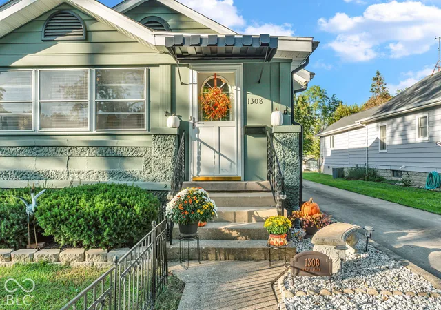 Photo 3 of Single family home for sale at 1308 W Main St, Crawfordsville, IN 47933 | MLS# 22130680 | Listing updated on 2026-10-09