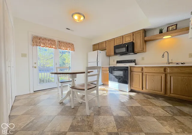 Photo 3 of Condo for sale at 644 E Sherwood Hills Dr, Bloomington, IN 47401 | MLS# 22130683 | Listing updated on 2026-10-09