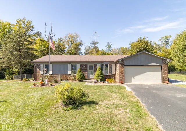Single family home for sale at 2422 Osman Ln, Greenfield, IN 46140 | MLS# 22130687