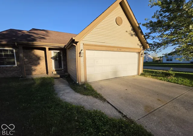 Photo 3 of Single family home for sale at 5001 Falcon Grv Dr, Indianapolis, IN 46254 | MLS# 22130690 | Listing updated on 2026-10-11