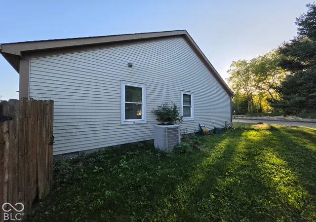 Photo 4 of Single family home for sale at 5001 Falcon Grv Dr, Indianapolis, IN 46254 | MLS# 22130690 | Listing updated on 2026-10-11