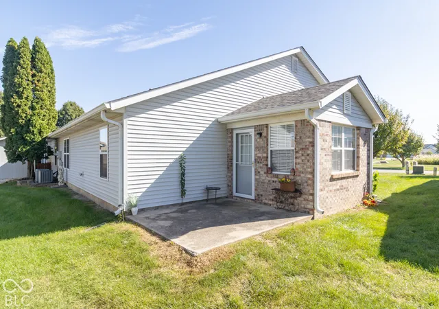 Photo 3 of Condo for sale at 1176 E Apple Lake Dr, Greenfield, IN 46140 | MLS# 22130692 | Listing updated on 2026-10-09