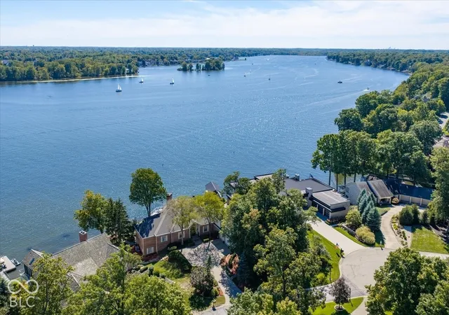 Photo 2 of Mansion for sale at 9652 Nautilus Cir, Indianapolis, IN 46256 | MLS# 22130704 | Listing updated on 2026-10-10