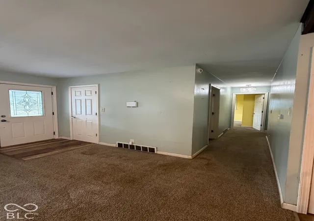 Photo 4 of Single family home for sale at 402 N Miller Ave, Marion, IN 46952 | MLS# 22130705 | Listing updated on 2026-10-27