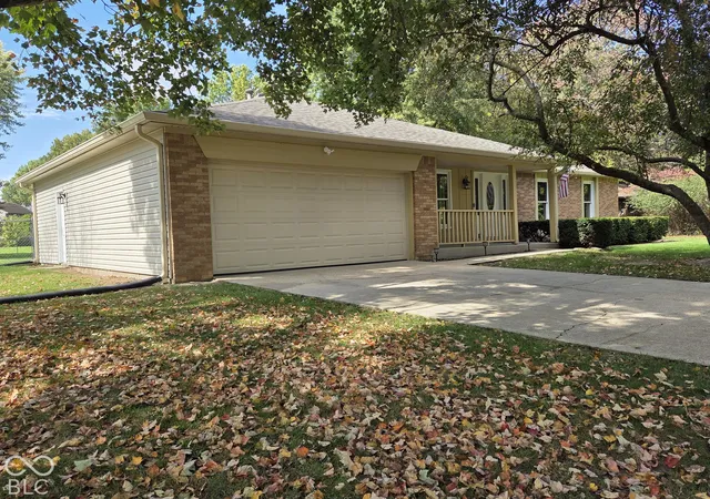 Photo 2 of Single family home for sale at 6614 Weil Dr, Brownsburg, IN 46112 | MLS# 22130713 | Listing updated on 2026-10-26