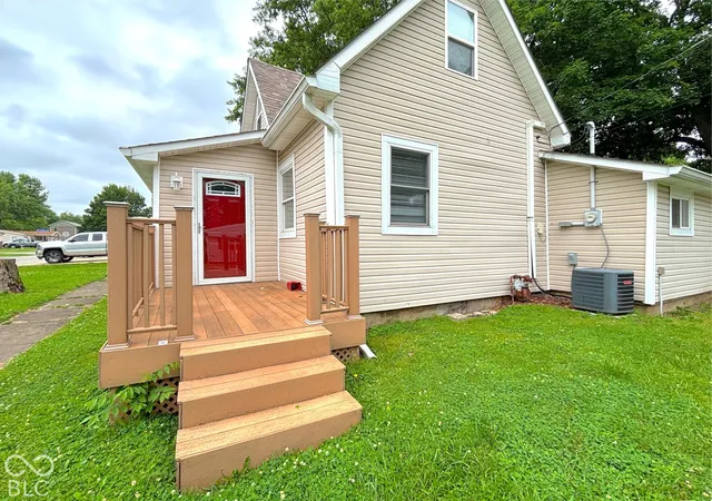 Photo 2 of Single family home for sale at 311 B St S, Thorntown, IN 46071 | MLS# 22130715 | Listing updated on 2026-10-09