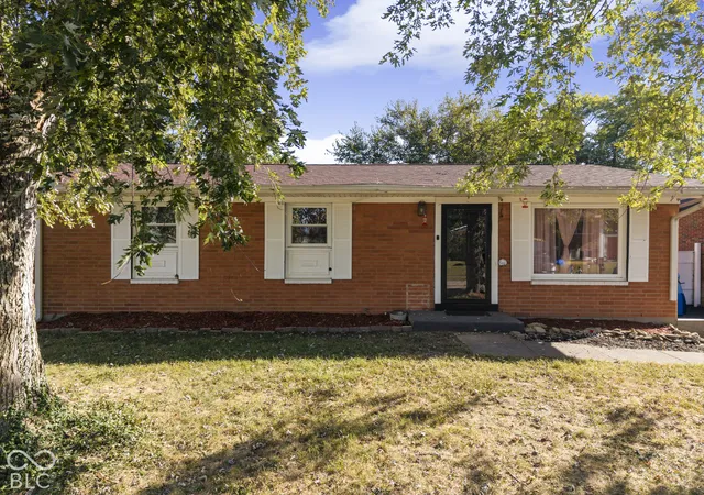Photo 3 of Single family home for sale at 1726 Shirley Ave, Clarksville, IN 47129 | MLS# 22130718 | Listing updated on 2026-10-09