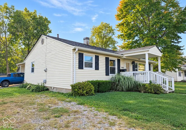 Photo 3 of Single family home for sale at 203 Walnut St, Franklin, IN 46131 | MLS# 22130727 | Listing updated on 2026-10-27