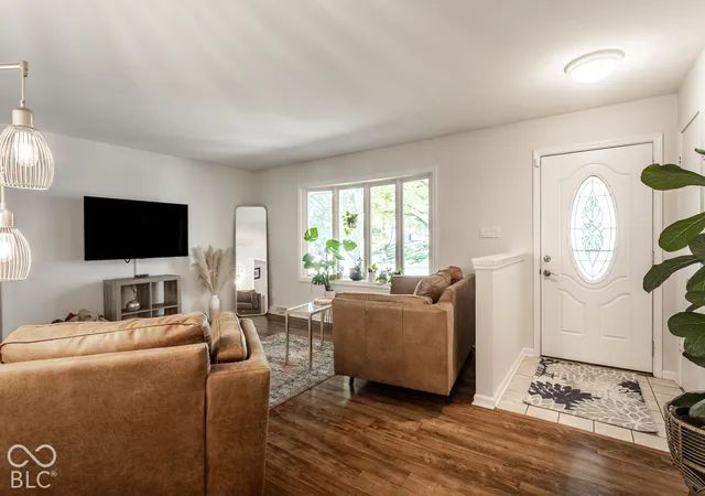 Photo 4 of Single family home for sale at 431 Shady Ln, Greenwood, IN 46142 | MLS# 22130737 | Listing updated on 2026-10-09