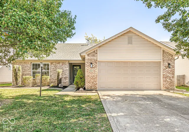 Photo 2 of Single family home for sale at 5517 Wood Holw Dr, Indianapolis, IN 46239 | MLS# 22130739 | Listing updated on 2026-10-09