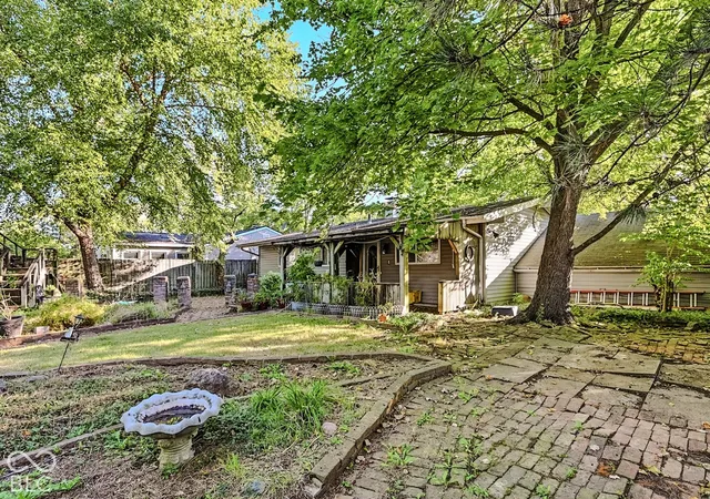 Photo 2 of Single family home for sale at 2820 Lucas Way, Columbus, IN 47203 | MLS# 22130744 | Listing updated on 2026-10-20