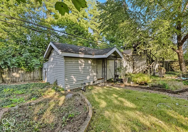 Photo 3 of Single family home for sale at 2820 Lucas Way, Columbus, IN 47203 | MLS# 22130744 | Listing updated on 2026-10-20