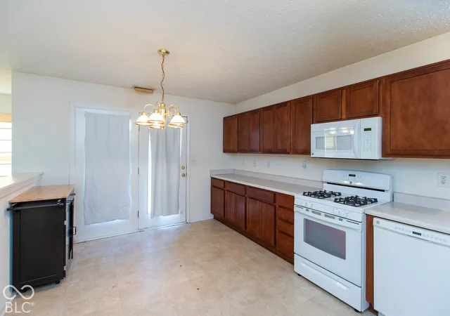 Photo 4 of Single family home for sale at 8113 Sydney Ln, Avon, IN 46123 | MLS# 22130761 | Listing updated on 2026-10-09
