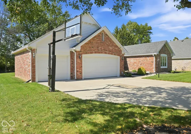 Photo 2 of Single family home for sale at 1048 Cobblefield Way, Greenfield, IN 46140 | MLS# 22130762 | Listing updated on 2026-10-09