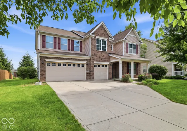 Photo 2 of Single family home for sale at 8110 Eskerban Dr, Avon, IN 46123 | MLS# 22130765 | Listing updated on 2026-10-09