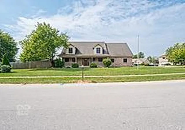 Single family home for sale at 62 Eastview Dr, Bargersville, IN 46106 | MLS# 22130768