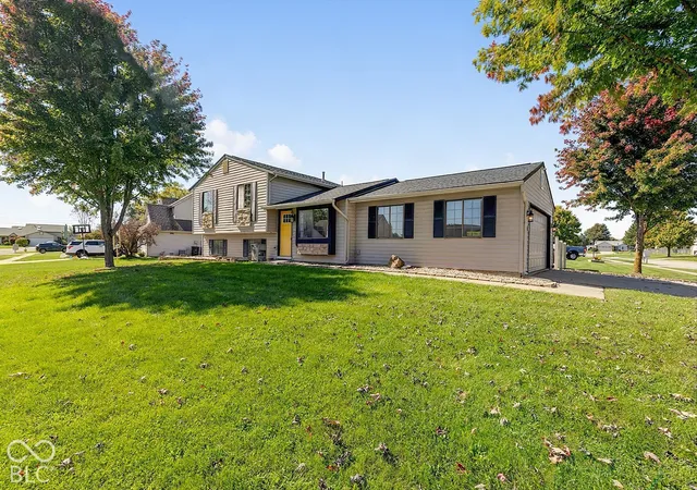 Photo 2 of Single family home for sale at 10803 Lupine Ln, Fort Wayne, IN 46804 | MLS# 22130779 | Listing updated on 2026-10-10