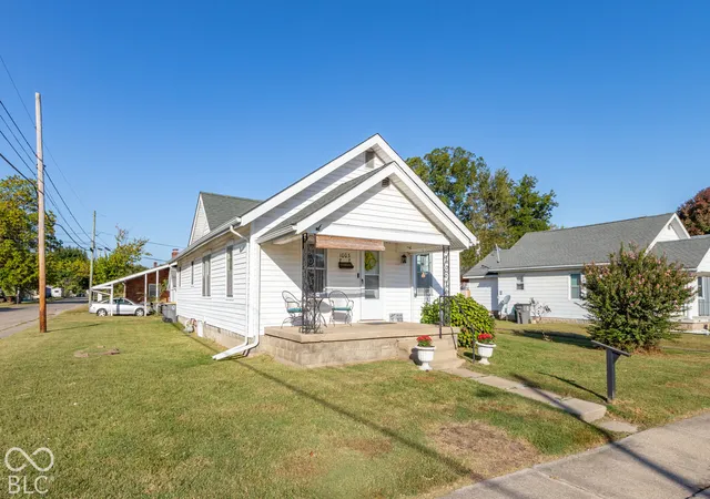 Photo 1 of Single family home for sale at 1003 Center St, Seymour, IN 47274 | MLS# 22130789 | Listing updated on 2026-10-26