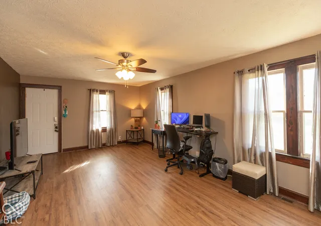 Photo 3 of Single family home for sale at 1003 Center St, Seymour, IN 47274 | MLS# 22130789 | Listing updated on 2026-10-26