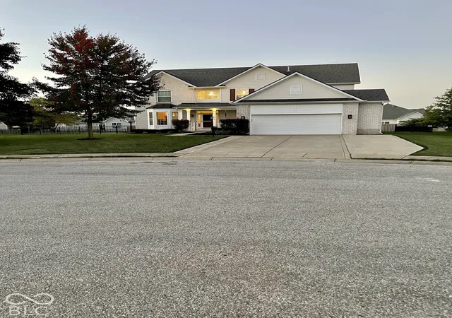 Photo 3 of Single family home for sale at 1314 Flt Wood Ct, Brownsburg, IN 46112 | MLS# 22130796 | Listing updated on 2026-10-10