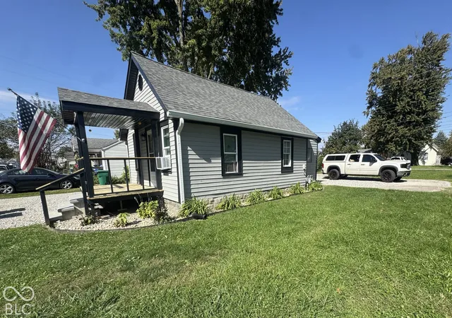 Photo 3 of Sale Pending at 2518 State St, New Castle, IN 47362 | MLS# 22130798 | Listing updated on 2026-10-09