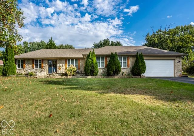 Photo 1 of Single family home for sale at 1401 Westwind Dr, Avon, IN 46123 | MLS# 22130808 | Listing updated on 2026-10-27