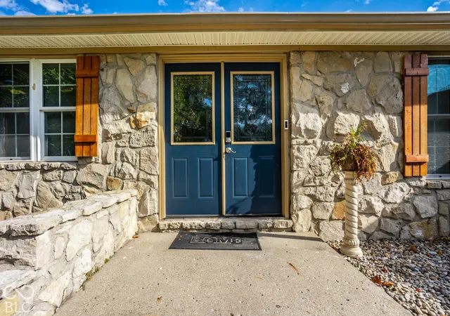 Photo 4 of Single family home for sale at 1401 Westwind Dr, Avon, IN 46123 | MLS# 22130808 | Listing updated on 2026-10-27