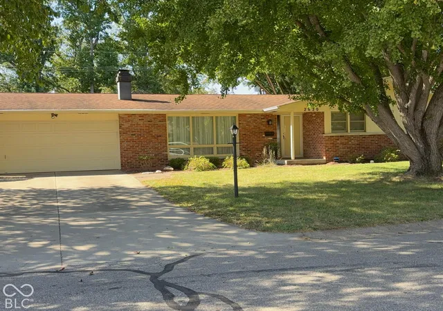 Single family home for sale at 2820 Jordan Dr, Columbus, IN 47203 | MLS# 22130816