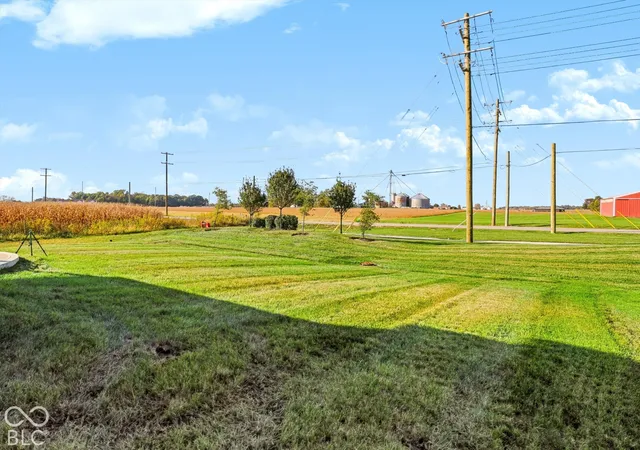 Photo 3 of Sale Pending at 6638 Sugar Crk Ln, Whitestown, IN 46075 | MLS# 22130819 | Listing updated on 2026-10-25