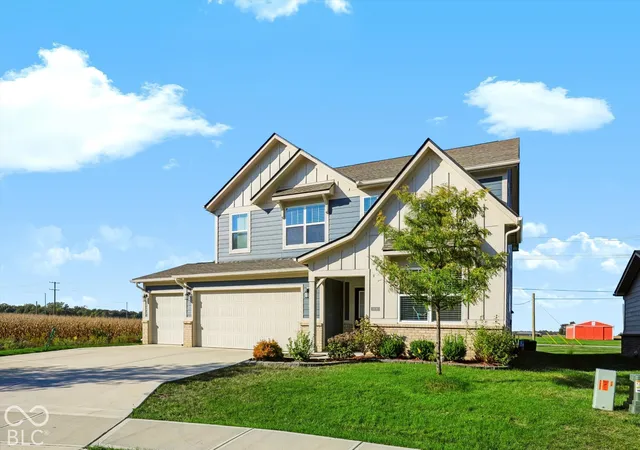 Photo 3 of Sale Pending at 6638 Sugar Crk Ln, Whitestown, IN 46075 | MLS# 22130819 | Listing updated on 2026-10-25