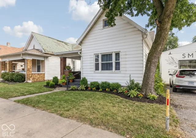 Photo 1 of Single family home for sale at 1721 S East St, Indianapolis, IN 46225 | MLS# 22130821 | Listing updated on 2026-10-12