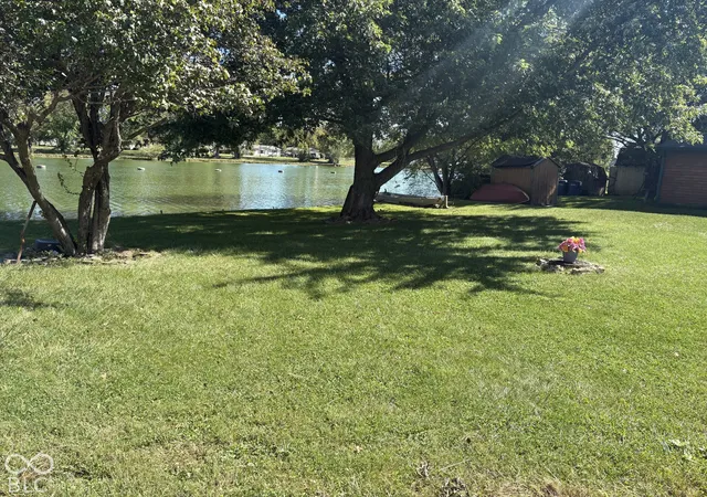 Photo 3 of Sale Pending at 75 Fountain Lake Dr, Greenfield, IN 46140 | MLS# 22130822 | Listing updated on 2026-10-20