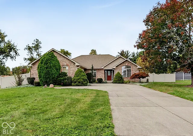 Photo 1 of Sale Pending at 286 N Summerfield Dr, Greenfield, IN 46140 | MLS# 22130842 | Listing updated on 2026-10-16