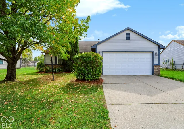 Photo 1 of Single family home for sale at 11813 Shannon Pointe Rd, Indianapolis, IN 46229 | MLS# 22130850 | Listing updated on 2026-10-30