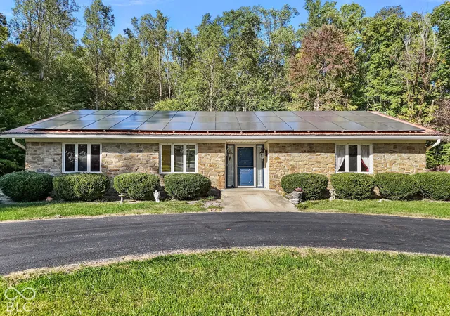Photo 2 of Single family home for sale at 2500 S Edgewood Cvs, Martinsville, IN 46151 | MLS# 22130875 | Listing updated on 2026-10-20