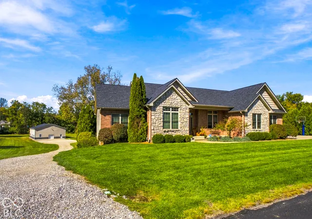 Photo 2 of Sale Pending at 2532 Woodland Farms Dr, Columbus, IN 47201 | MLS# 22130883 | Listing updated on 2026-10-25