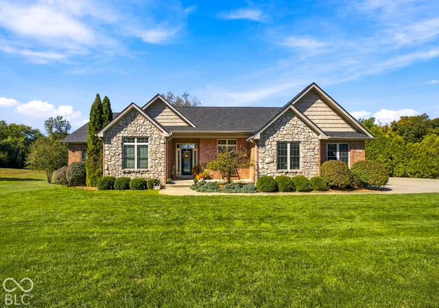Photo 3 of Sale Pending at 2532 Woodland Farms Dr, Columbus, IN 47201 | MLS# 22130883 | Listing updated on 2026-10-25