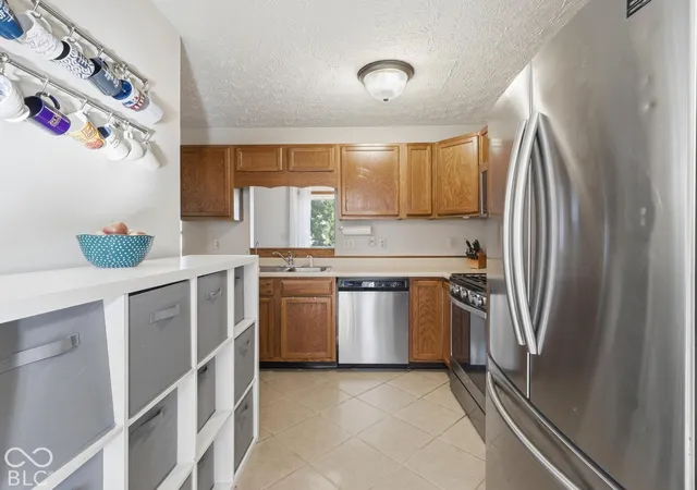 Photo 4 of Sale Pending at 6725 Wimbledon Dr, Zionsville, IN 46077 | MLS# 22130885 | Listing updated on 2026-10-16