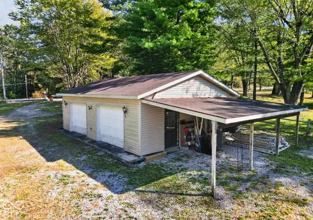 Photo 3 of Single family home for sale at 6450 State Rd 135 N, Morgantown, IN 46160 | MLS# 22130896 | Listing updated on 2026-10-21