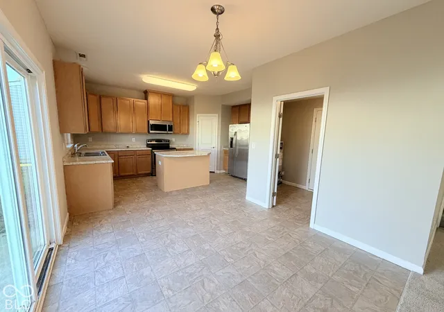 Photo 3 of Single family home for sale at 652 Classic Ln, Greenwood, IN 46143 | MLS# 22130904 | Listing updated on 2026-10-13