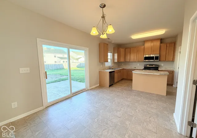 Photo 4 of Single family home for sale at 652 Classic Ln, Greenwood, IN 46143 | MLS# 22130904 | Listing updated on 2026-10-13