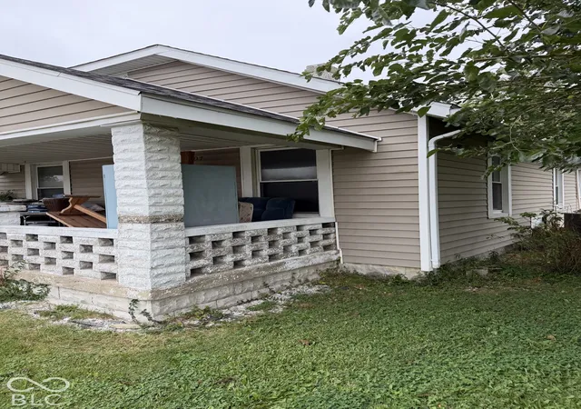 Photo 2 of Sale Pending at 307 N Lincoln Rd, Rockville, IN 47872 | MLS# 22130914 | Listing updated on 2026-10-12