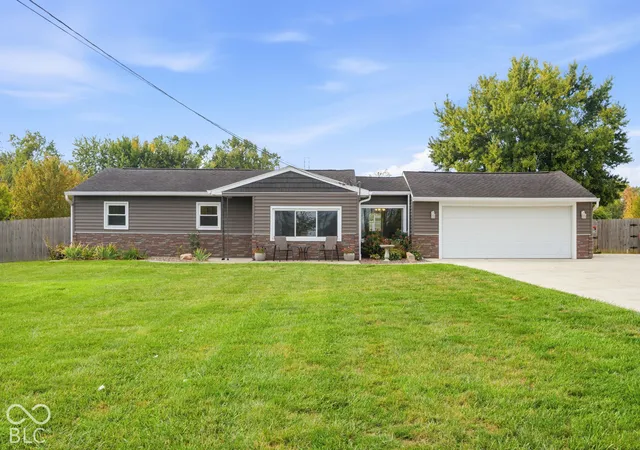 Photo 4 of Sale Pending at 4937 E Edgewood, Indianapolis, IN 46237 | MLS# 22130915 | Listing updated on 2026-10-25