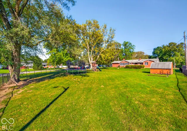 Photo 3 of Single family home for sale at 1080 Holly Dr, Seymour, IN 47274 | MLS# 22130922 | Listing updated on 2026-10-10