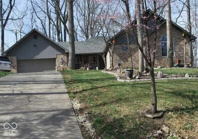 Photo 3 of Single family home for sale at 2877 Fox Lake Dr, Martinsville, IN 46151 | MLS# 22130948 | Listing updated on 2026-10-21