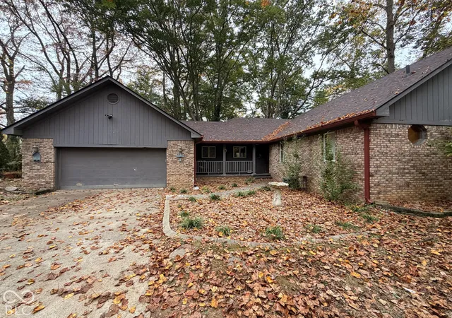 Photo 1 of Single family home for sale at 2877 Fox Lake Dr, Martinsville, IN 46151 | MLS# 22130948 | Listing updated on 2026-10-21