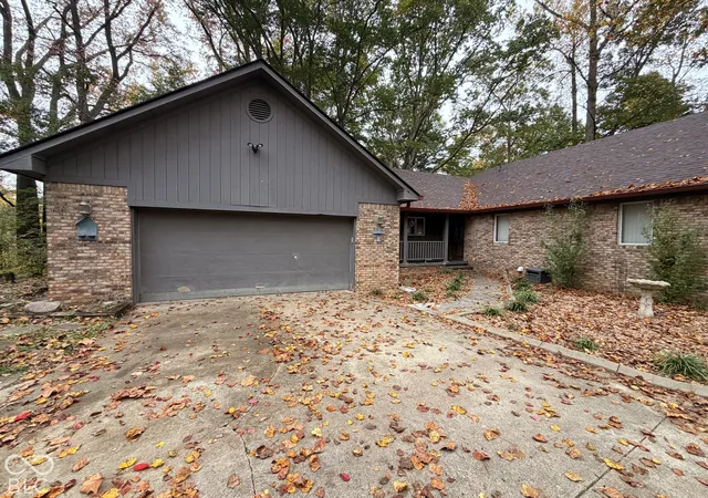 Photo 2 of Single family home for sale at 2877 Fox Lake Dr, Martinsville, IN 46151 | MLS# 22130948 | Listing updated on 2026-10-21