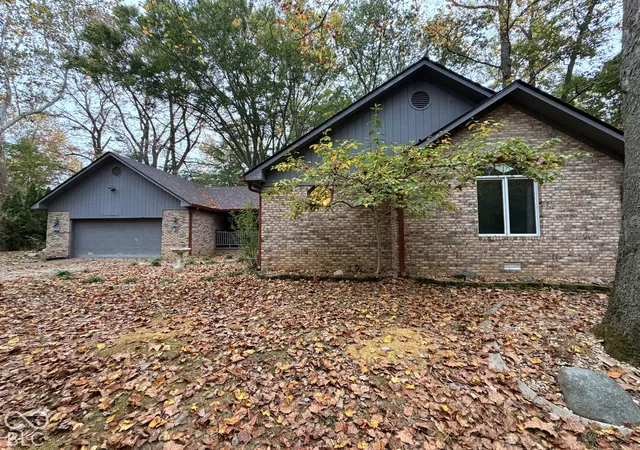 Photo 3 of Single family home for sale at 2877 Fox Lake Dr, Martinsville, IN 46151 | MLS# 22130948 | Listing updated on 2026-10-21