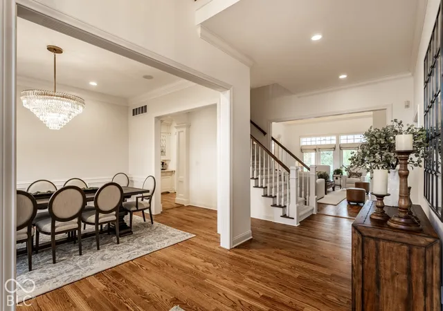 Photo 4 of Single family home for sale at 2 Stone Wall Ln, Zionsville, IN 46077 | MLS# 22130954 | Listing updated on 2026-10-15